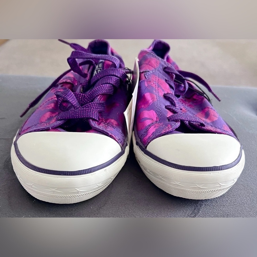 Converse Pink and Purple Kiss Low-Tops - Picture 6 of 9